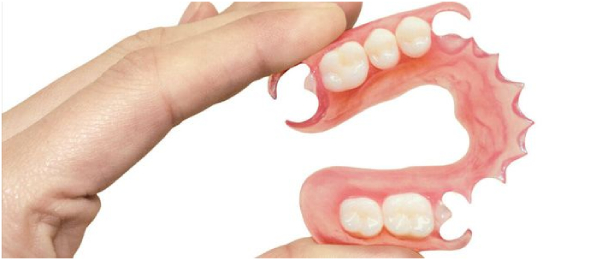 Как выглядят зубные протезы Acry-Free